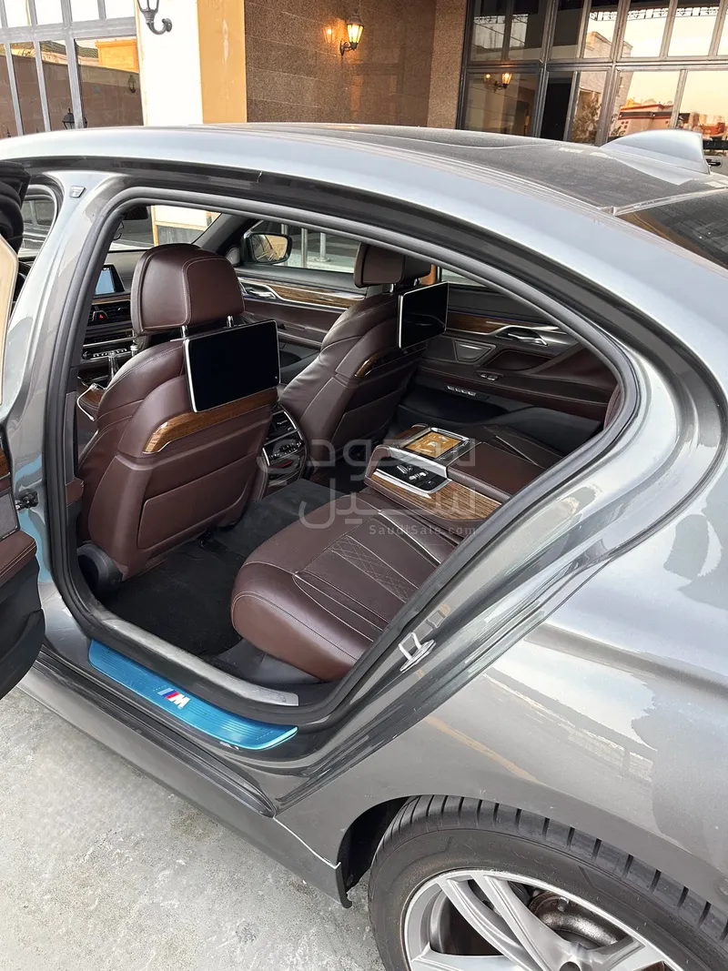 2016 بي ام دبليو الفئة السابعة 740 إل أي