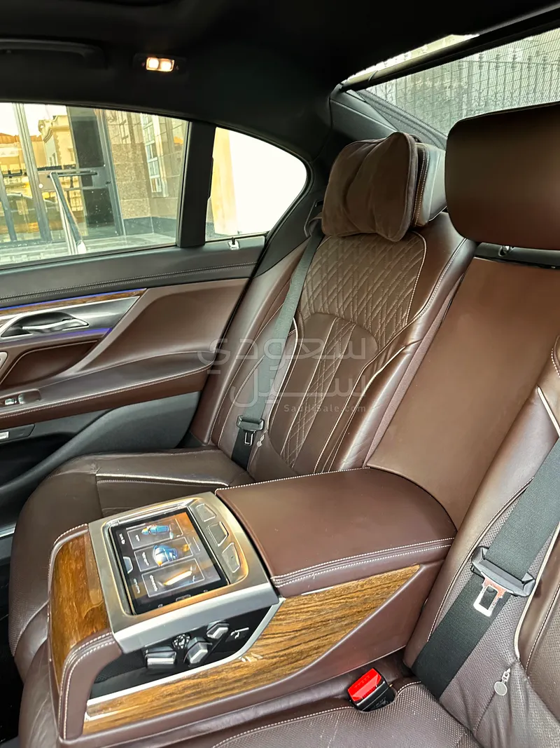 2016 بي ام دبليو الفئة السابعة 740 إل أي