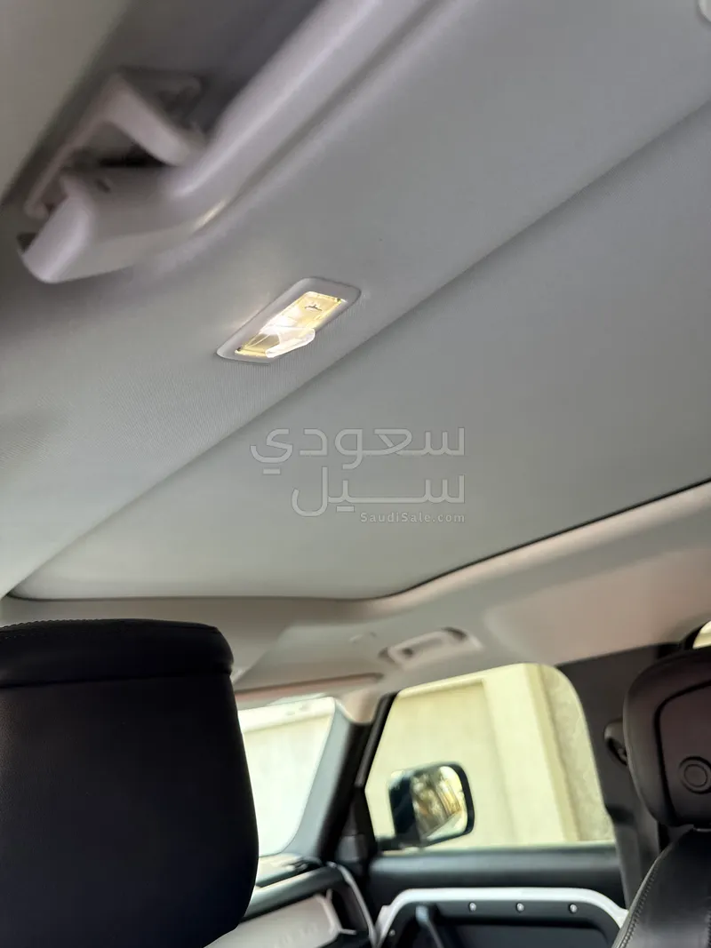 2020 لاند روفر ديفيندر 110