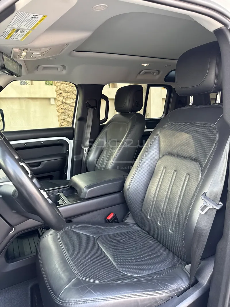 2020 لاند روفر ديفيندر 110