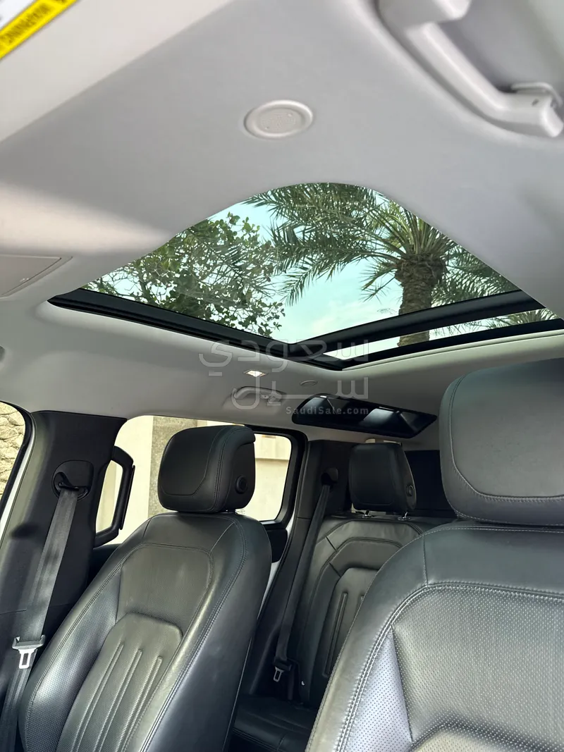 2020 لاند روفر ديفيندر 110