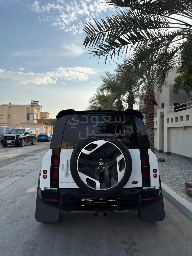 2020 لاند روفر ديفيندر 110