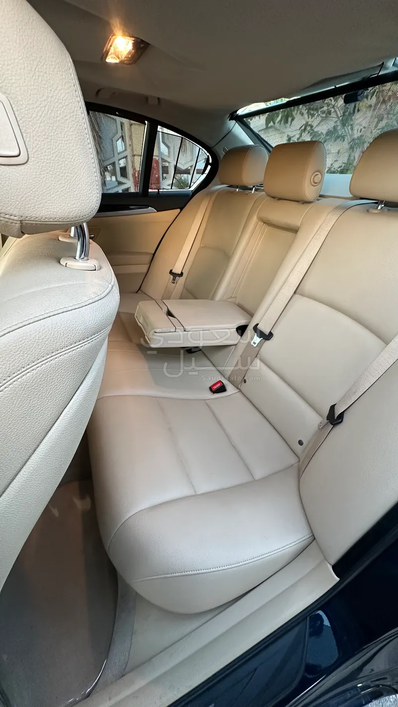 2015 بي ام دبليو الفئة الخامسة 520 أي