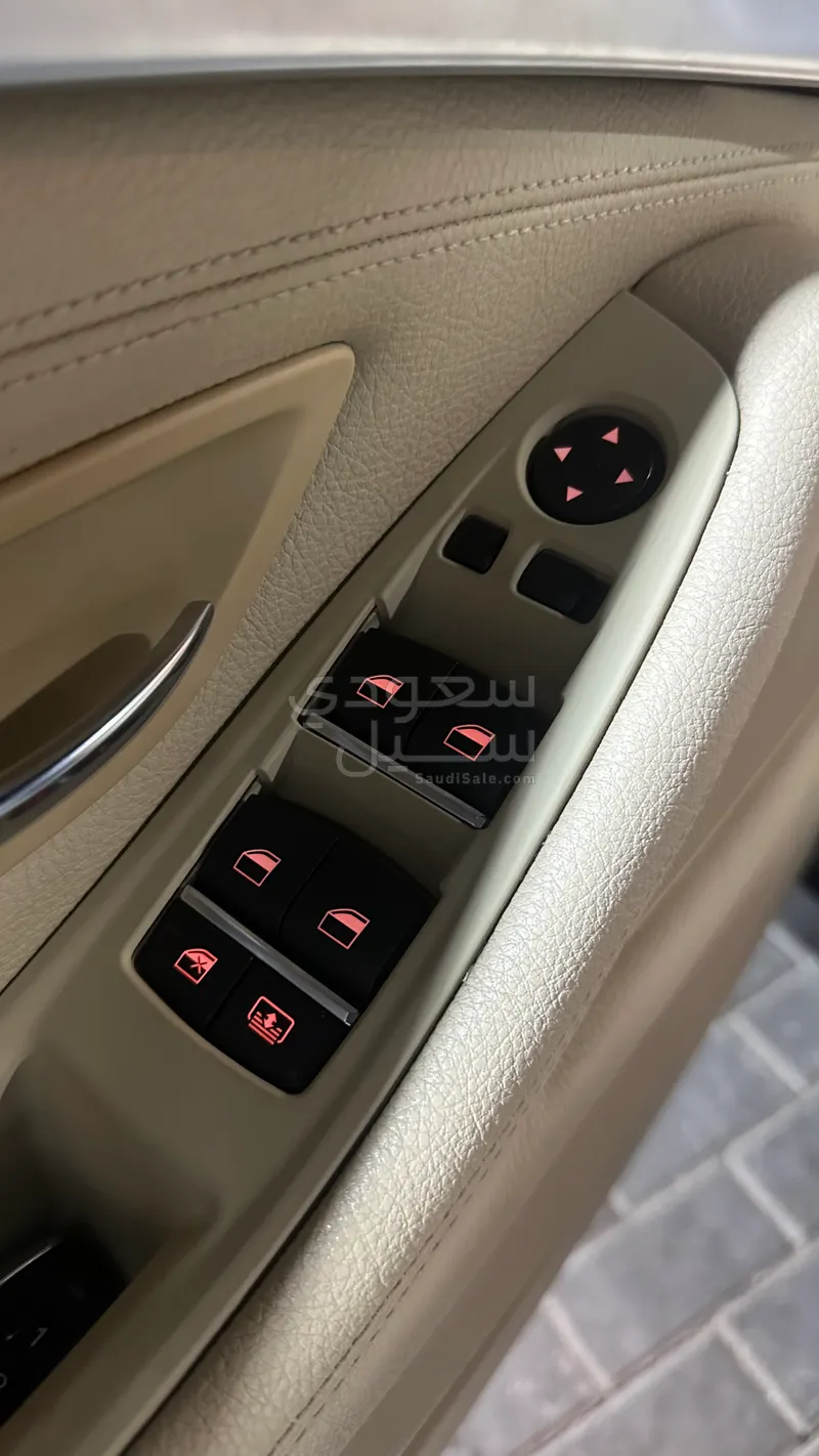 2015 بي ام دبليو الفئة الخامسة 520 أي