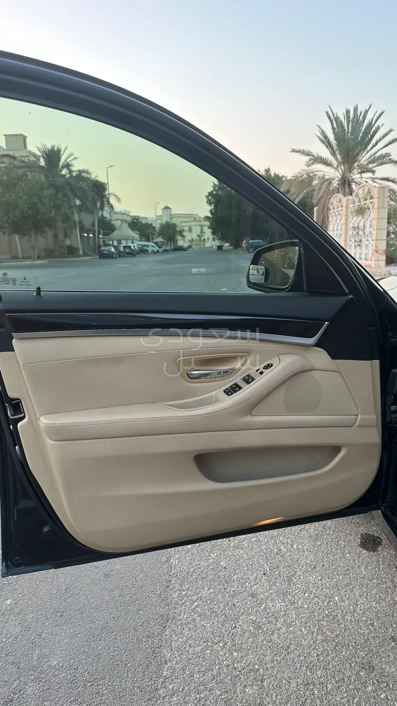 2015 بي ام دبليو الفئة الخامسة 520 أي