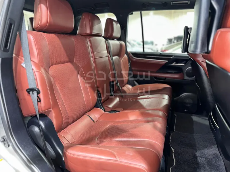 2021 لكزس إل إكس 570