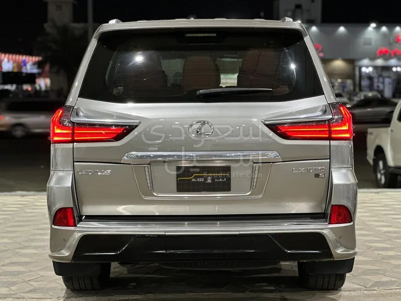 2021 لكزس إل إكس 570