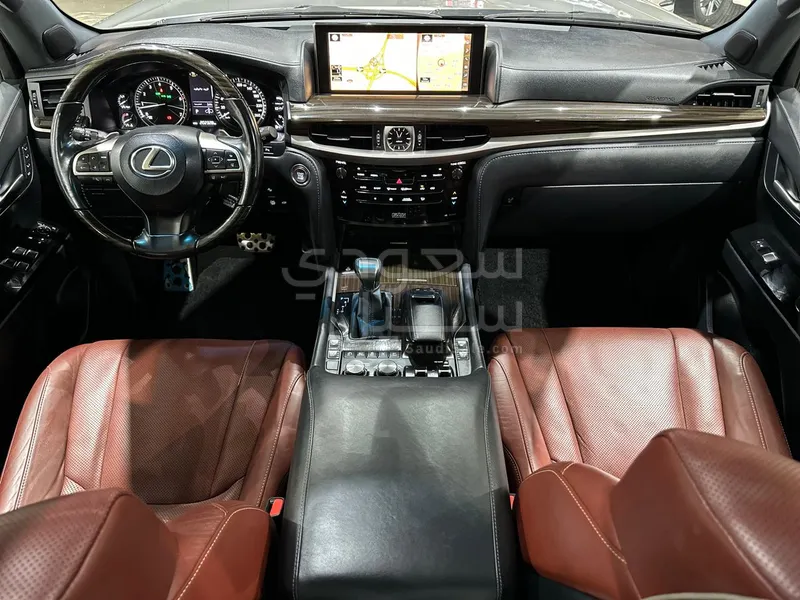 2021 لكزس إل إكس 570