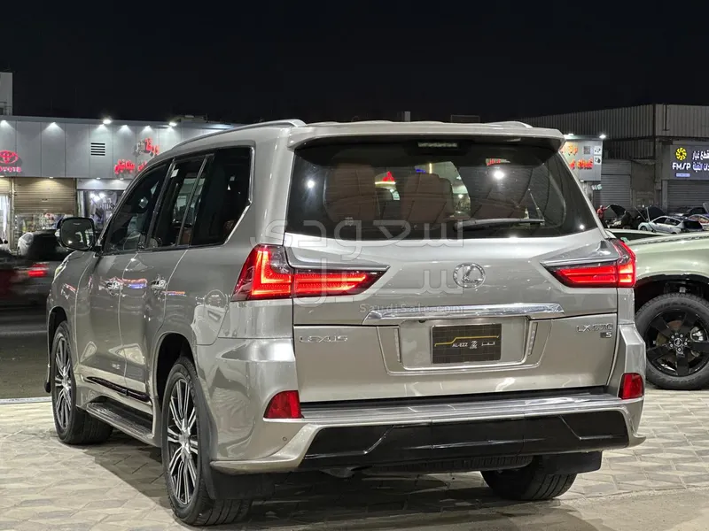 2021 لكزس إل إكس 570