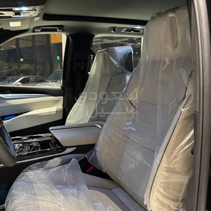 2025 كاديلاك اسكاليد إي إس في