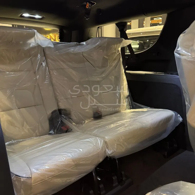 2025 كاديلاك اسكاليد إي إس في