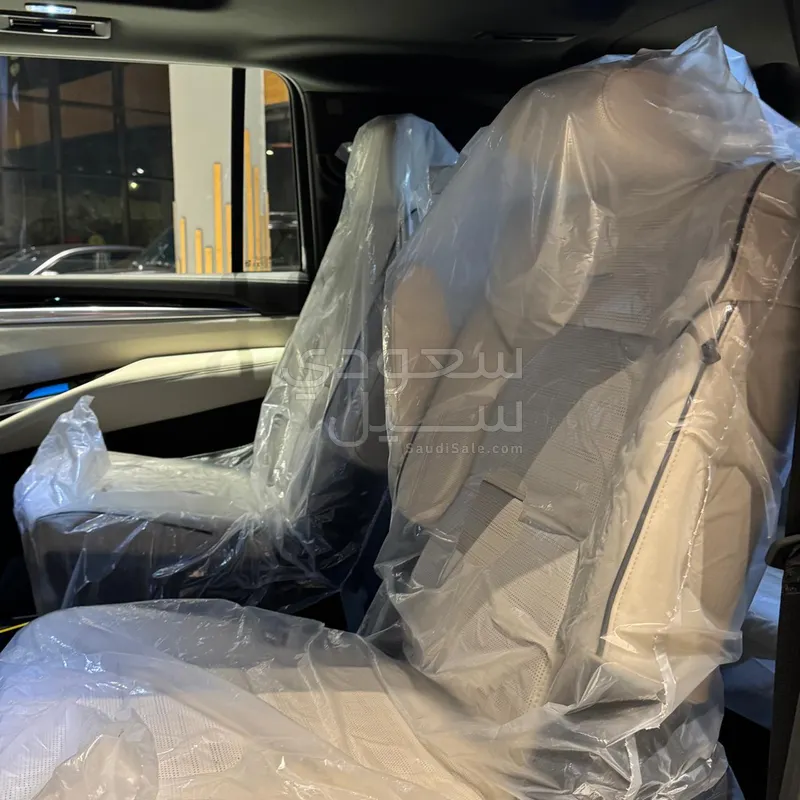 2025 كاديلاك اسكاليد إي إس في