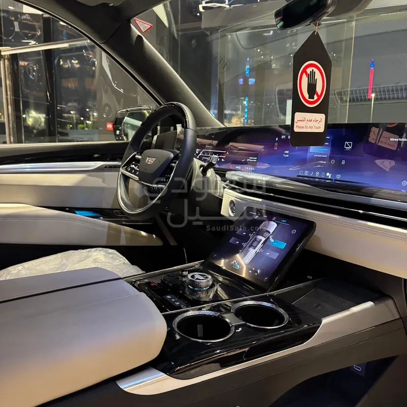 2025 كاديلاك اسكاليد إي إس في