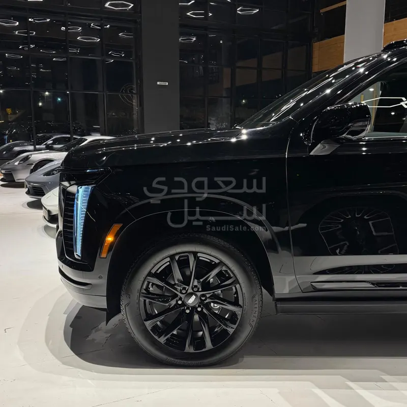 2025 كاديلاك اسكاليد إي إس في