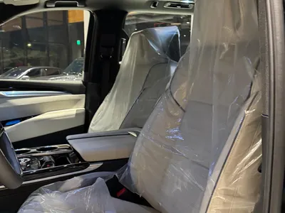 2025 كاديلاك اسكاليد إي إس في