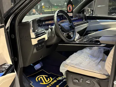 2025 كاديلاك اسكاليد إي إس في