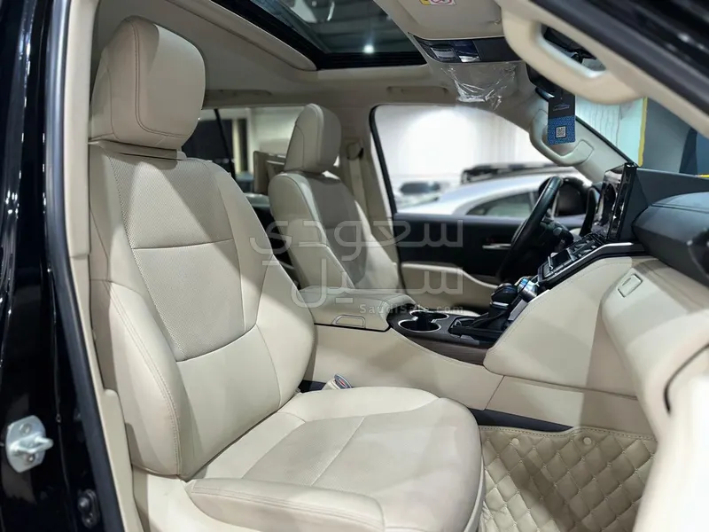 2024 تويوتا لاند كروزر جي اكس ار