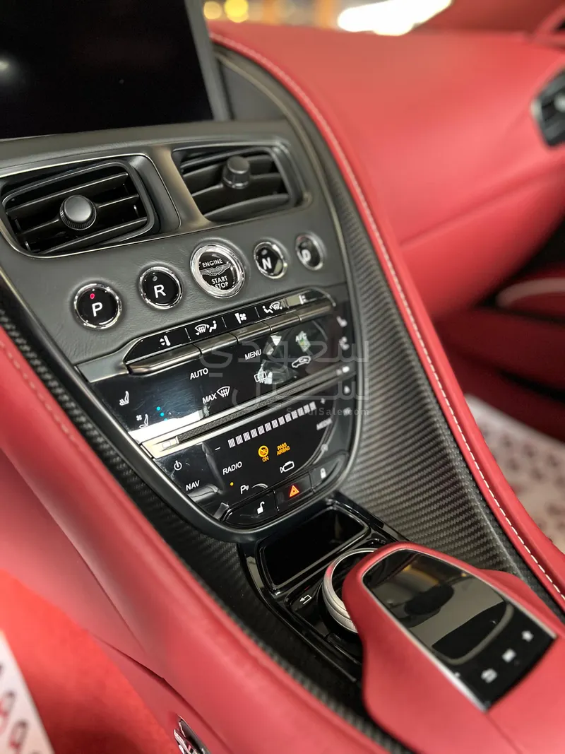 2020 استون مارتن دي بي  اس