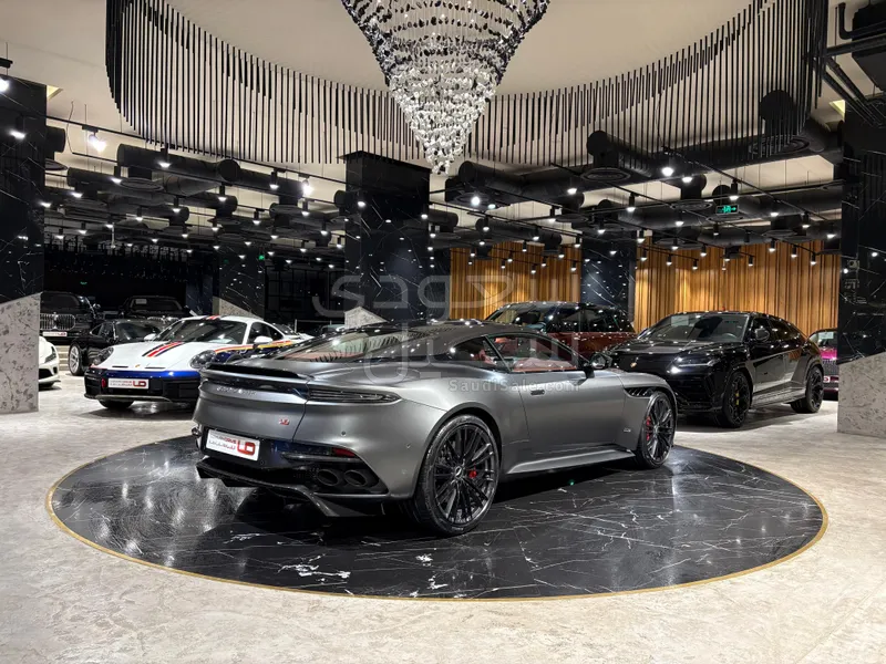 2020 استون مارتن دي بي  اس