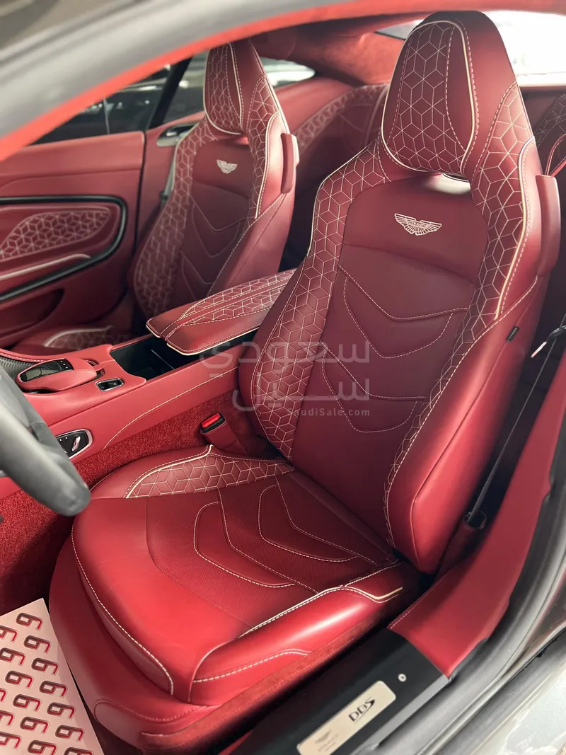 2020 استون مارتن دي بي  اس