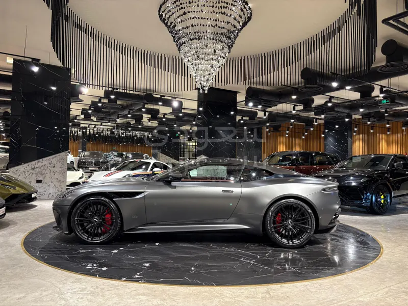 2020 استون مارتن دي بي  اس