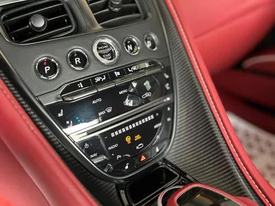 2020 استون مارتن دي بي  اس