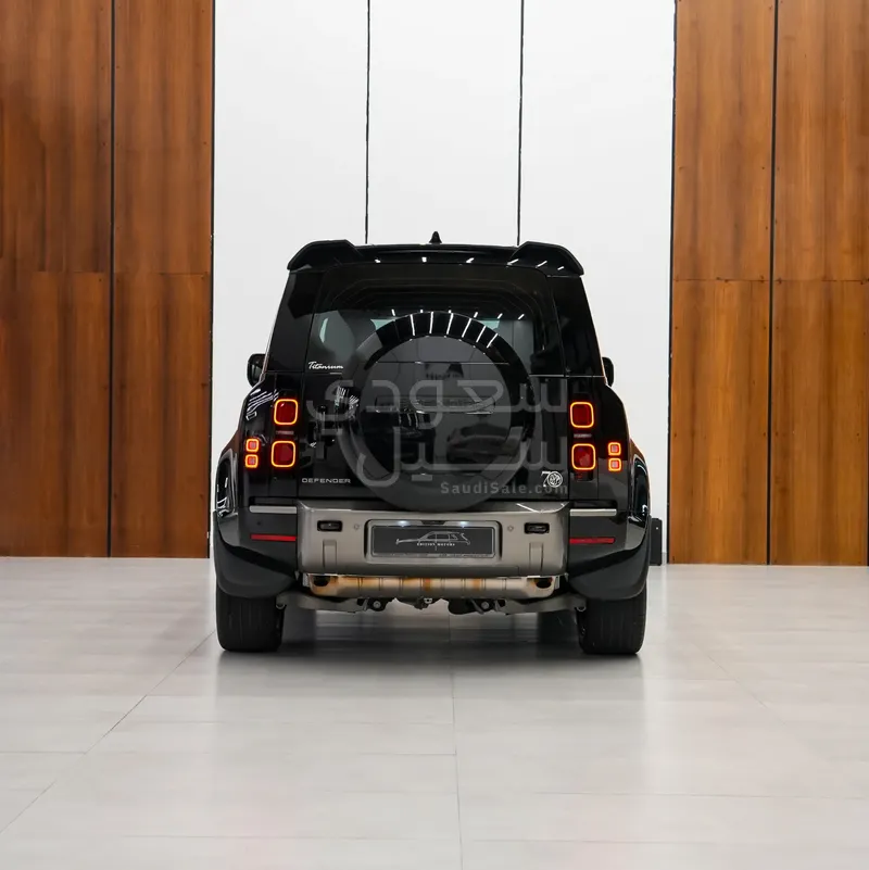 2025 لاند روفر ديفيندر اكس داينمك