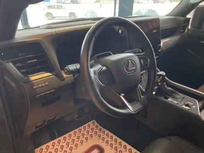 2024 لكزس جي إكس 550