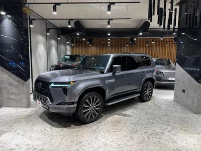 2024 لكزس جي إكس 550