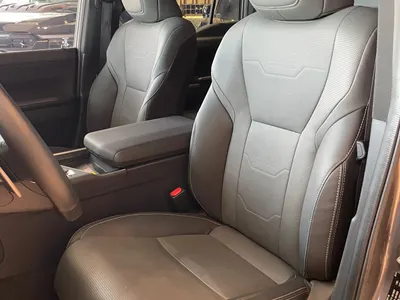 2024 لكزس جي إكس 550