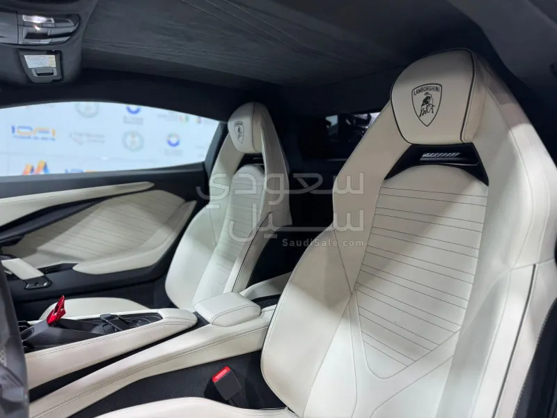 2024 لمبرجيني ريفويلتو