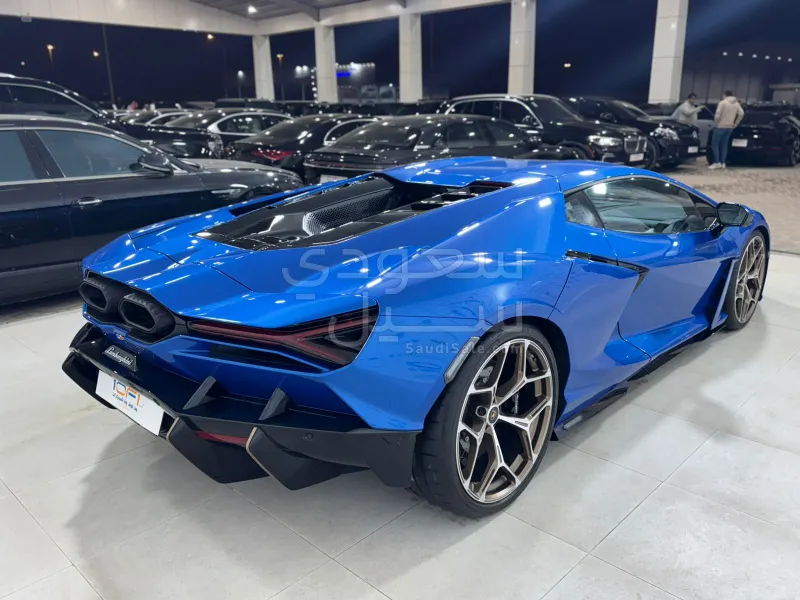 2024 لمبرجيني ريفويلتو