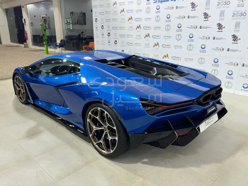 2024 لمبرجيني ريفويلتو