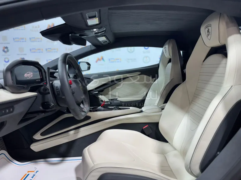 2024 لمبرجيني ريفويلتو