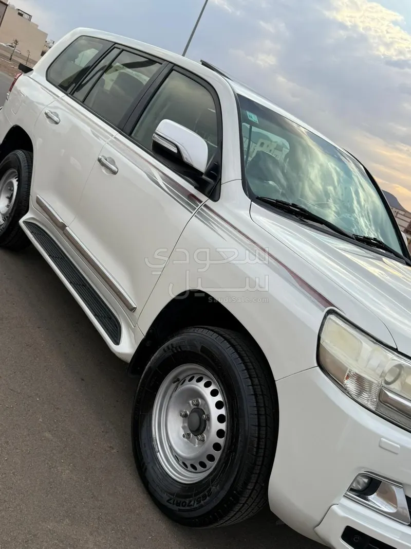 2016 تويوتا لاند كروزر جي اكس ار