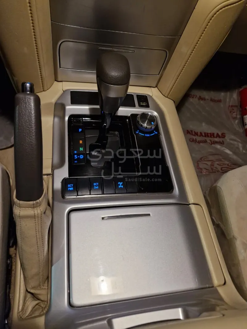 2016 تويوتا لاند كروزر جي اكس ار