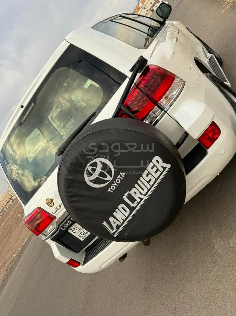 2016 تويوتا لاند كروزر جي اكس ار