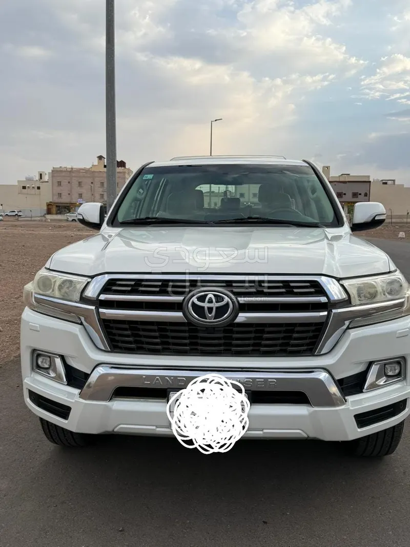 2016 تويوتا لاند كروزر جي اكس ار