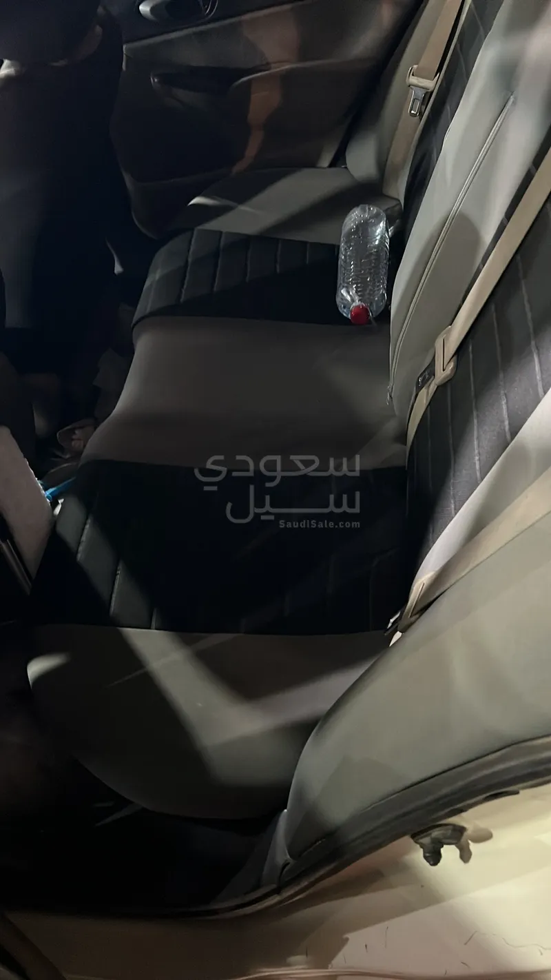 2011 هوندا سيفيك إل إكس - أي