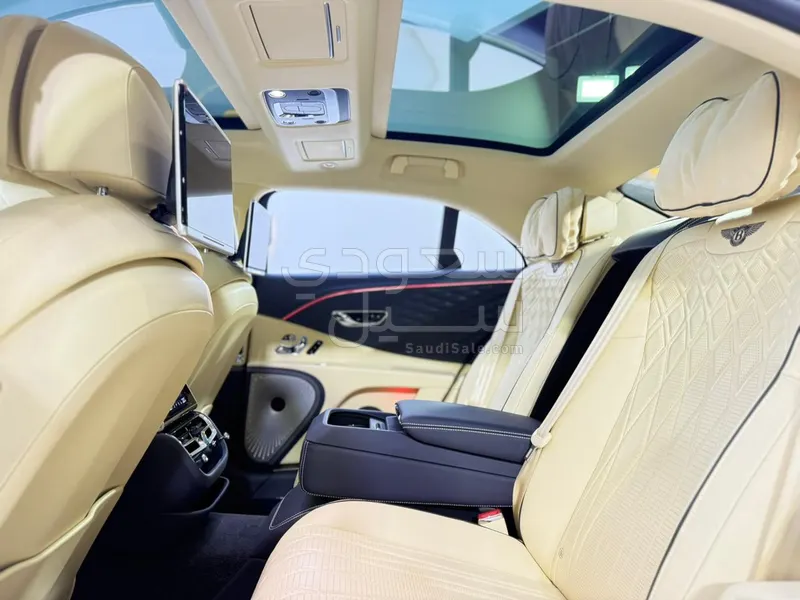 2020 بنتلي كونتيننتل فلاينج سبير الاصدار الاول