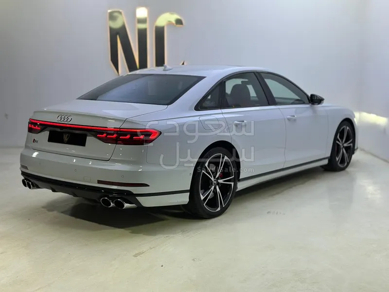 2020 اودي اس 8