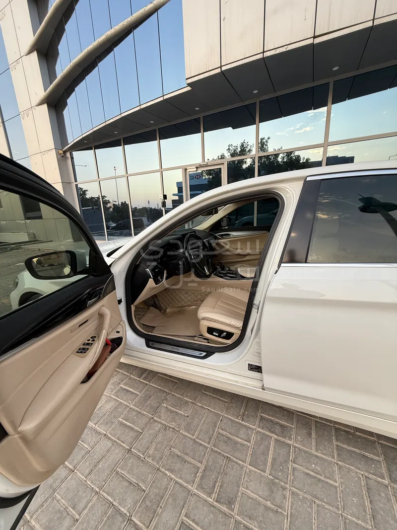 2019 بي ام دبليو الفئة الخامسة 520 أي