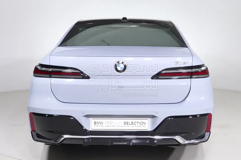 2026 بي ام دبليو الفئة السابعة 735أي