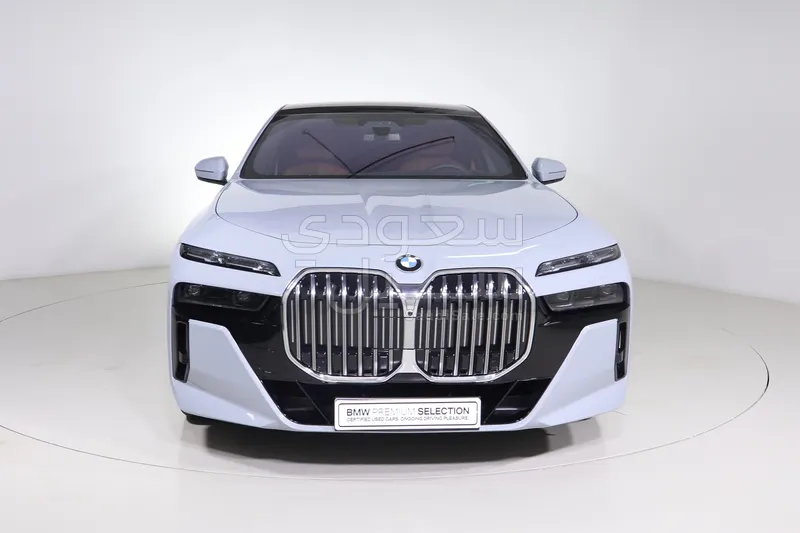 2026 بي ام دبليو الفئة السابعة 735أي