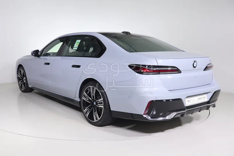 2026 بي ام دبليو الفئة السابعة 735أي