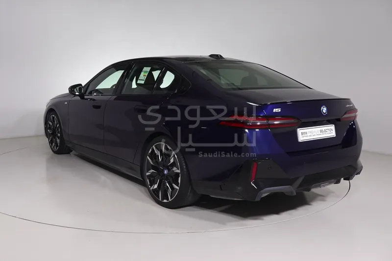 2025 بي ام دبليو الفئة اي 5