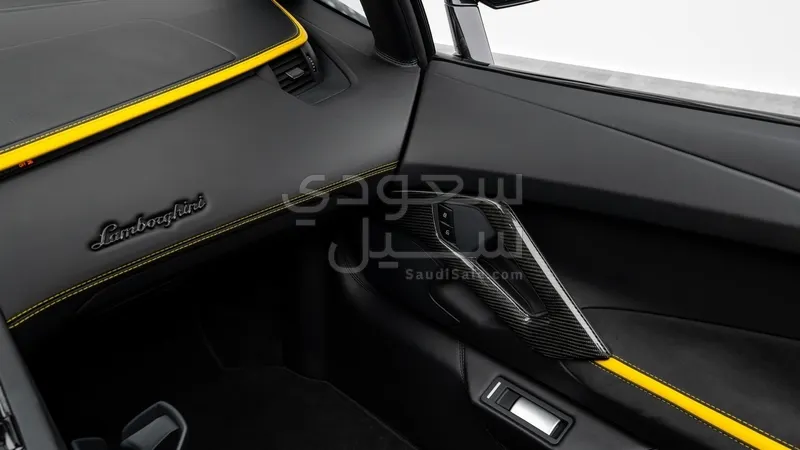 2018 لمبرجيني افنتادور اس رودستر