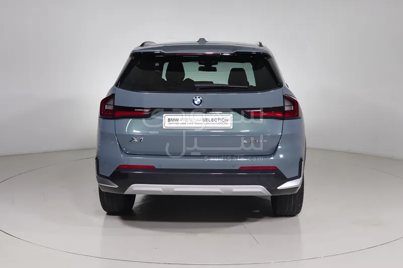 2024 بي ام دبليو الفئة اكس 1