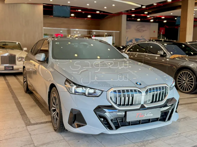 2024 بي ام دبليو الفئة الخامسة 520 أي إم كت