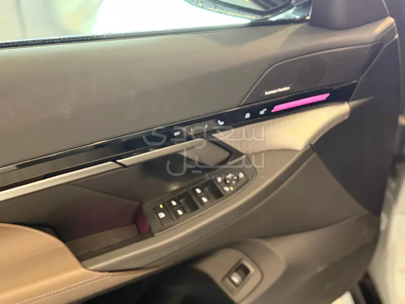 2024 بي ام دبليو الفئة الخامسة 520 أي إم كت